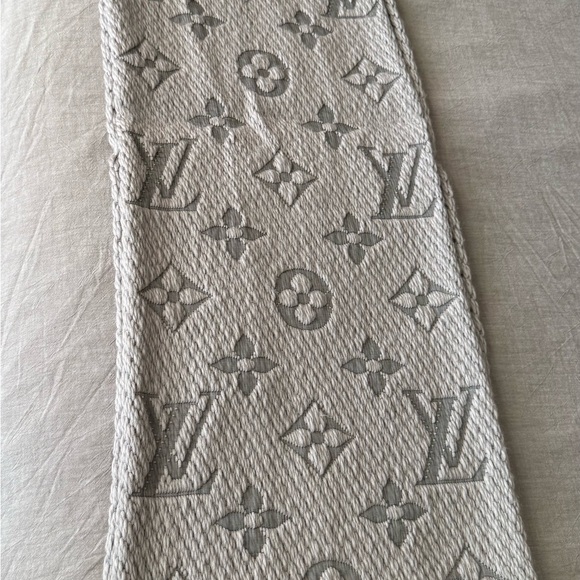 Louis Vuitton Accessories - Louis Vuitton Cream and Gray Monogram Knit Scarf